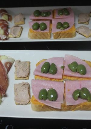 Una foto de Jamón, mortadela y paté