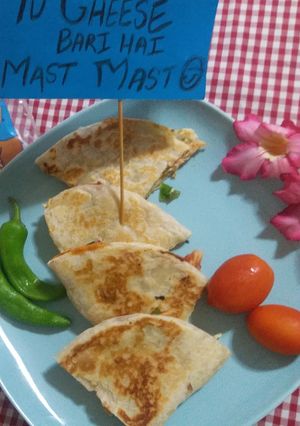 A picture of Chicken cheese parathas.