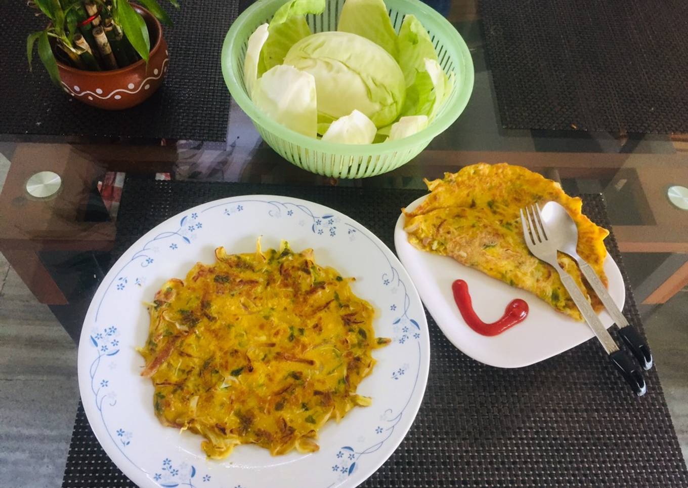 Delicious fried cabbage / round bread for a healthy breakfast