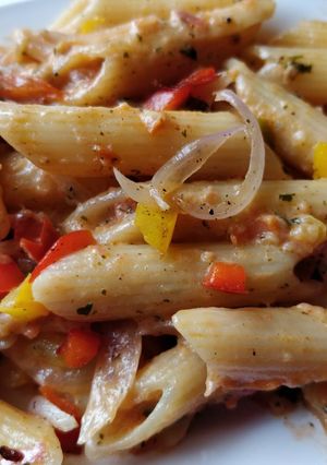 A picture of Pasta in makhani sauce.