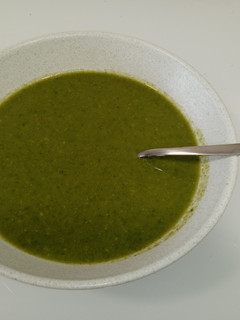 Una foto de Caldo verde de acelgas y calabacín