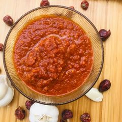A picture of Garlic chilli chutni.