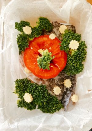 綠椰菜花紙包鱸魚 的食譜成品照片