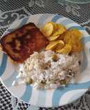 Filete de pescado, patacones, arroz y ensalada