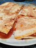 Tortilla de trigo con tomate y queso 🍅🧀