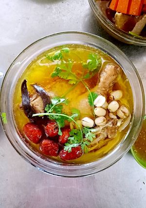 Hình của món Vịt tiềm nấm, hạt sen.
