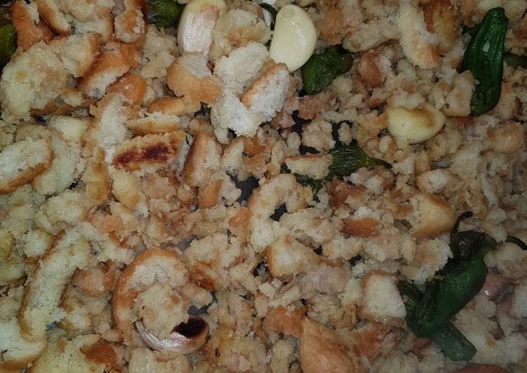 Migas de pan con pimientos de Padrón