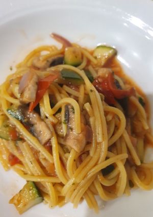 Színpompás zöldséges spagetti recept fotója