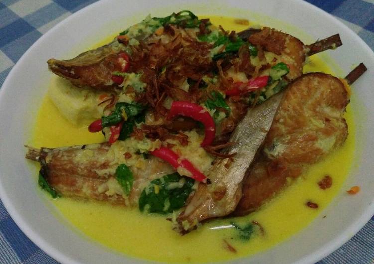 22. Mangut ikan asap dapoer budhe πππ
