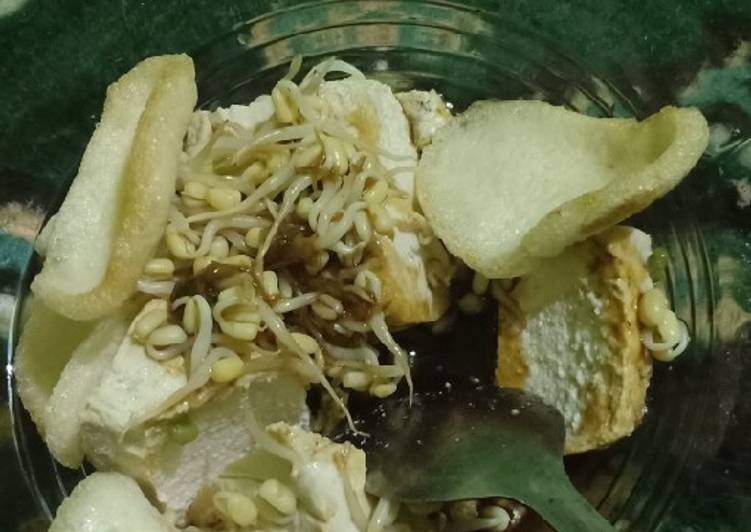 Tahu Goreng + Kuah Gurih (Fried Tofu With Tasty Sauce)