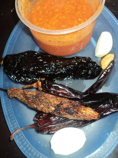 Una foto de Adobo de chile dorado para birria las Correa