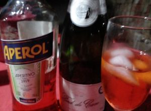 Una foto de Aperol spritz