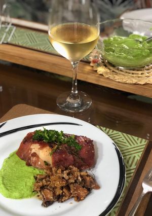 Foto de Ballotine Envolto em Parma Recheado com shitake e castanha