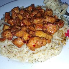 White sauce pasta with schezwan chicken A picture of White sauce pasta with schezwan chicken.