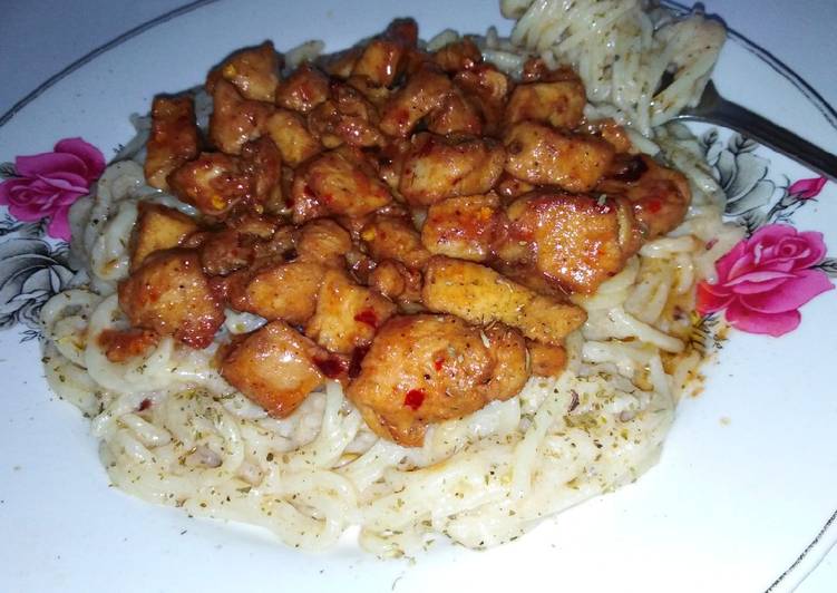 White sauce pasta with schezwan chicken