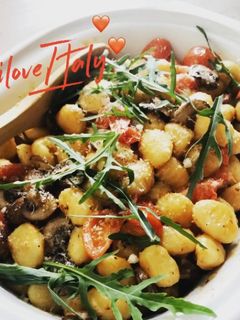 Gnocchi Pfanne mit Tomaten und Rucola Rezepthauptbild