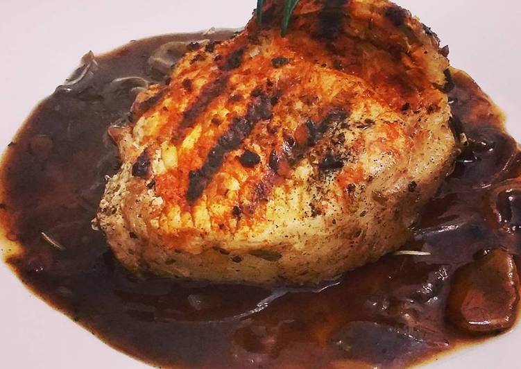 Bisteca suína assada com redução de balsâmico,chalotas e ervas finas - Tudogosreceitas
