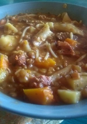 Una foto de Guiso de lentejas con fideos