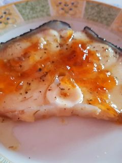 Una foto de Tintorera con cebolla caramelizada