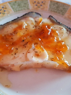 Una foto de Tintorera con cebolla caramelizada