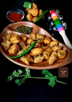 मिक्स दाल और मेथी पकौड़े (mixed dal aur methi pakode recipe in Hindi) रेसिपी मुख्य फोटो