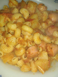 Una foto de Guiso de fideos con salchichas ECONÓMICO