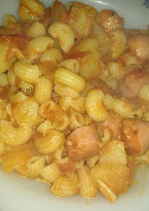 Una foto de Guiso de fideos con salchichas ECONÓMICO