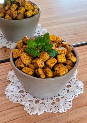 Una foto de Tofu orgánico a las 7 especias 🌱 comino, cúrcuma, pimienta, pimentón, canela, jengibre y merkén 🍜