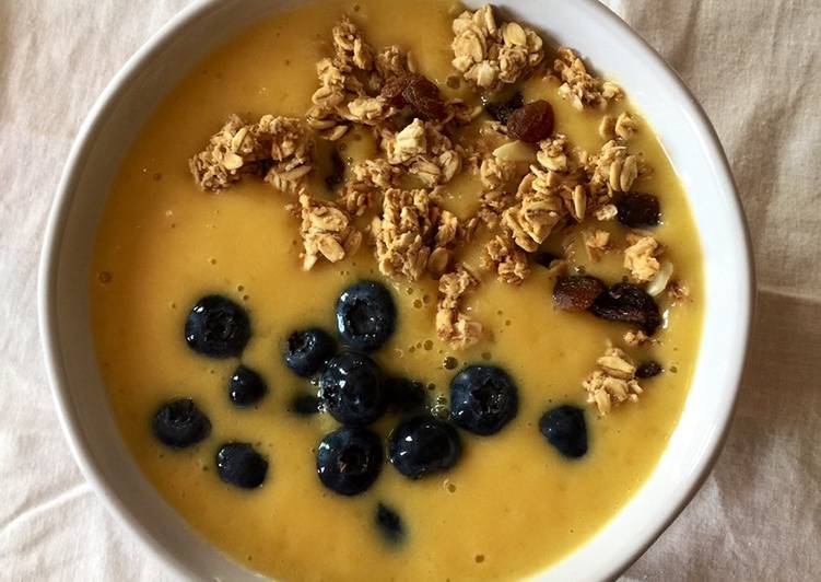 Simple Way to Prepare Award-winning Mango Smoothie Bowl