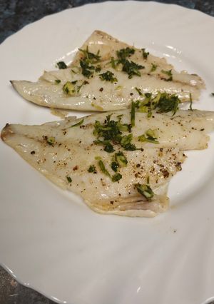 Una foto de Filetes de lubina al ajillo