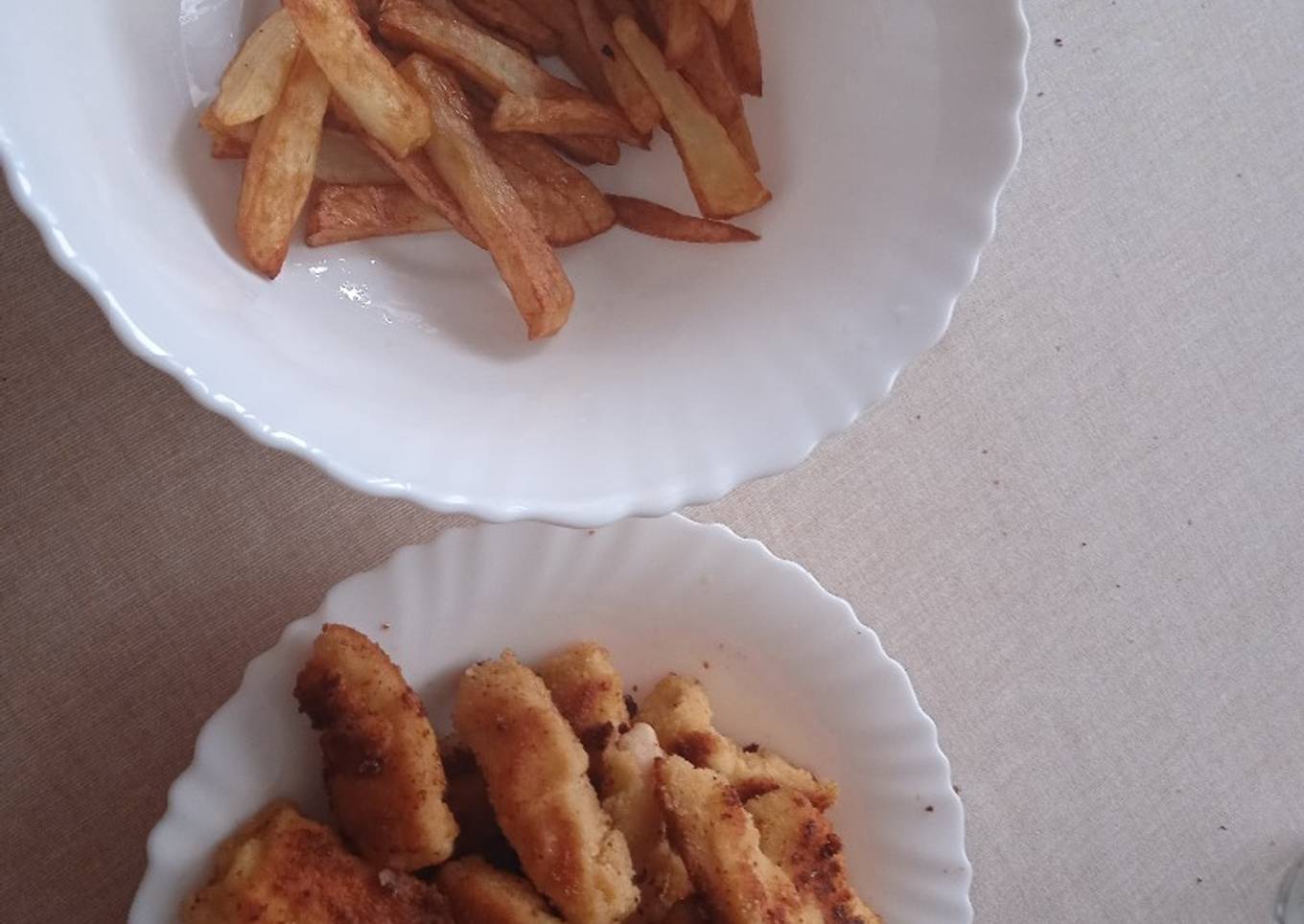 Tiras de pollo con patatas