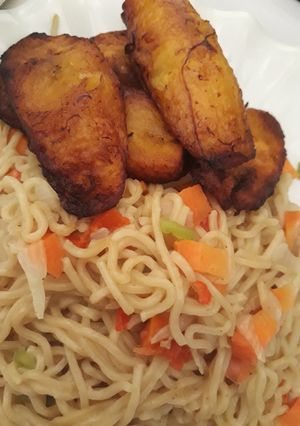 A picture of Fried plantain and noddles.