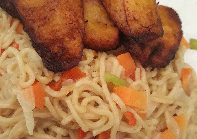 Fried plantain and noddles