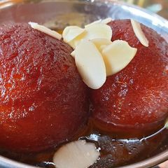 A picture of Gulab jamun.