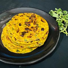 A picture of Methi Paratha.