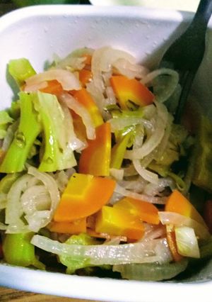 Una foto de Ensalada de tallos de 🥦