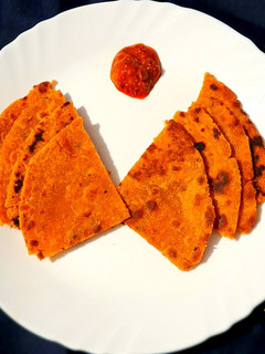 मक्की मूली पराठा (makki mooli paratha recipe in HIndi) रेसिपी मुख्य फोटो