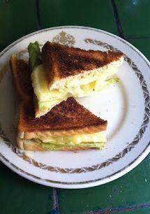 Una foto de Sándwich de queso con manzana