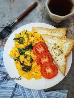 Foto resep Scrambled eggs with Spinach