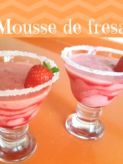 Una foto de Cómo hacer mousse de fresa casero, con gelatina y fresas naturales