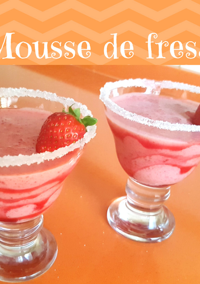 Una foto de Cómo hacer mousse de fresa casero, con gelatina y fresas naturales