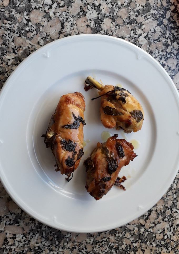 Una foto de Pollo al horno con limón