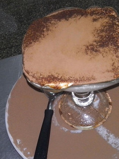 Una foto de Postre tiramisú. En copa. Rápido
