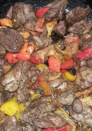 A picture of Chicken Liver with Bell Peppers.