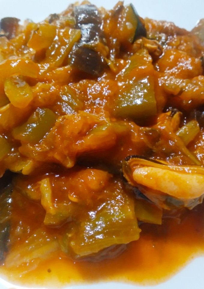 Una foto de Pisto con borraja y mejillones