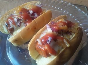 Una foto de Perritos🥕 calientes🌭 hawaianos🍍