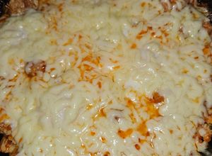 O poză a rețetei Shakshuka cu carne tocată.