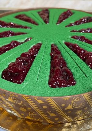 Gesztenyés mousse torta meggyzselével Zila formában recept fotója