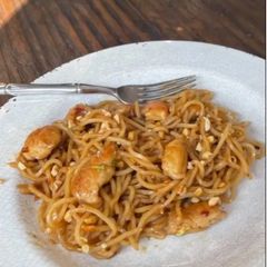 A picture of Chicken Lo Mein.