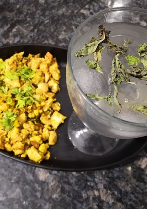 A picture of Boiled scrambled egg with nimbu sharbat.
